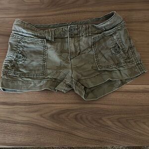 American Eagle floral camo shorts - size 2